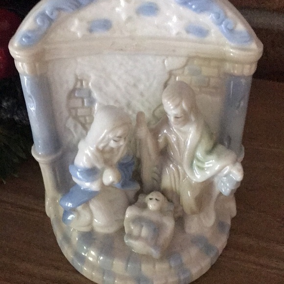 Vintage Blue Porcelain Nativity Holy Family - Picture 4 of 5